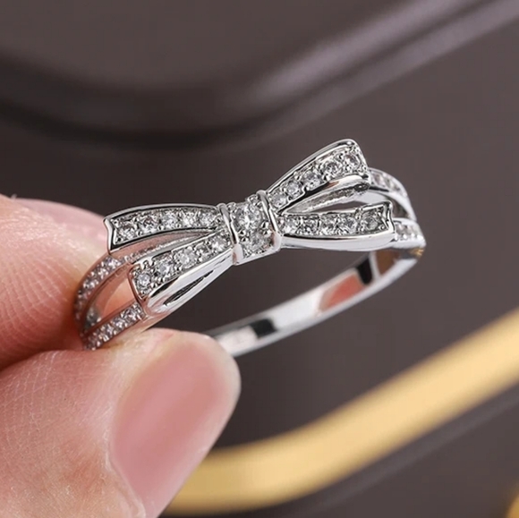 Sterling silver diamond bow ring - Picture 4 of 4